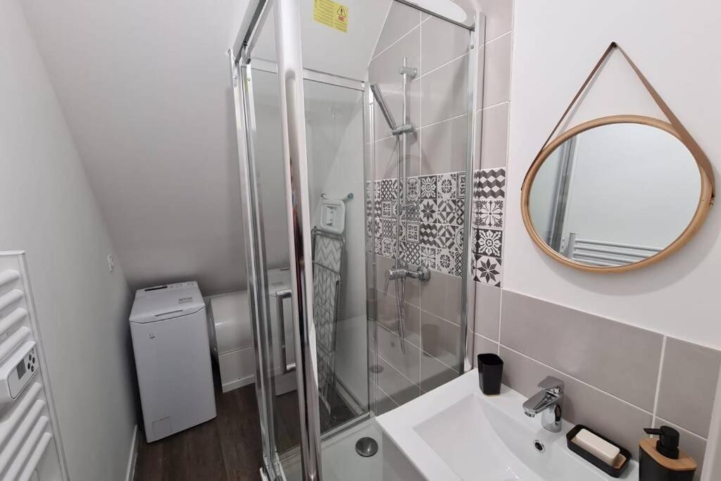 Centre ville 3 pièces envoûtant sous combles 40m² Joigny Esterno foto